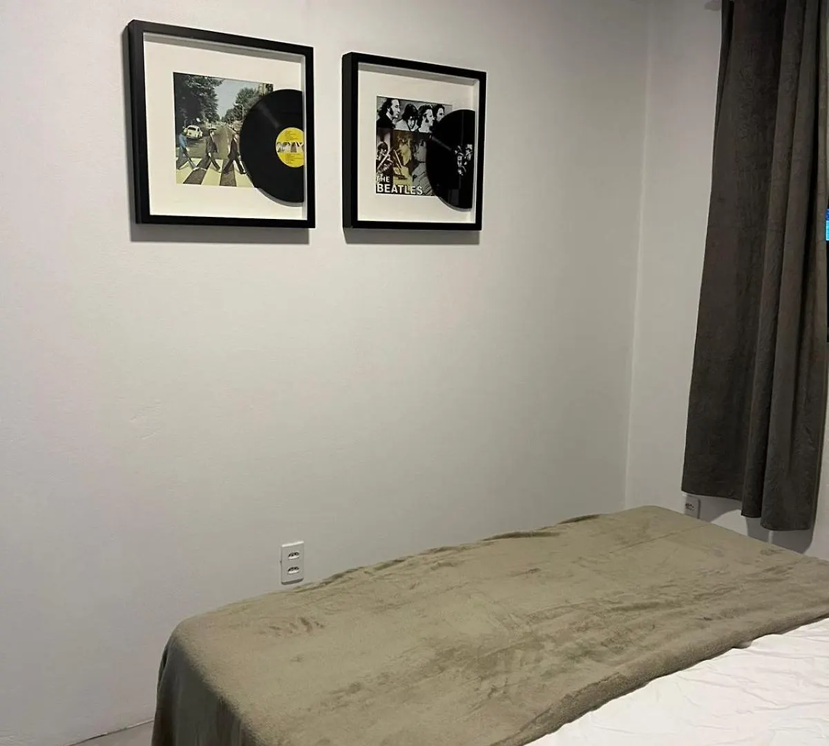 ゲストハウス Suite Com Bwc Privativo Com Ar Ao Lado Da Vila Germanica Oktoberfest ブルメナウ