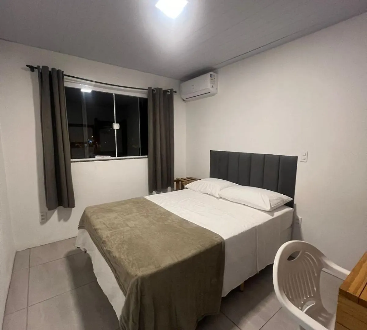 Suite Com Bwc Privativo Com Ar Ao Lado Da Vila Germanica Oktoberfest ブルメナウ