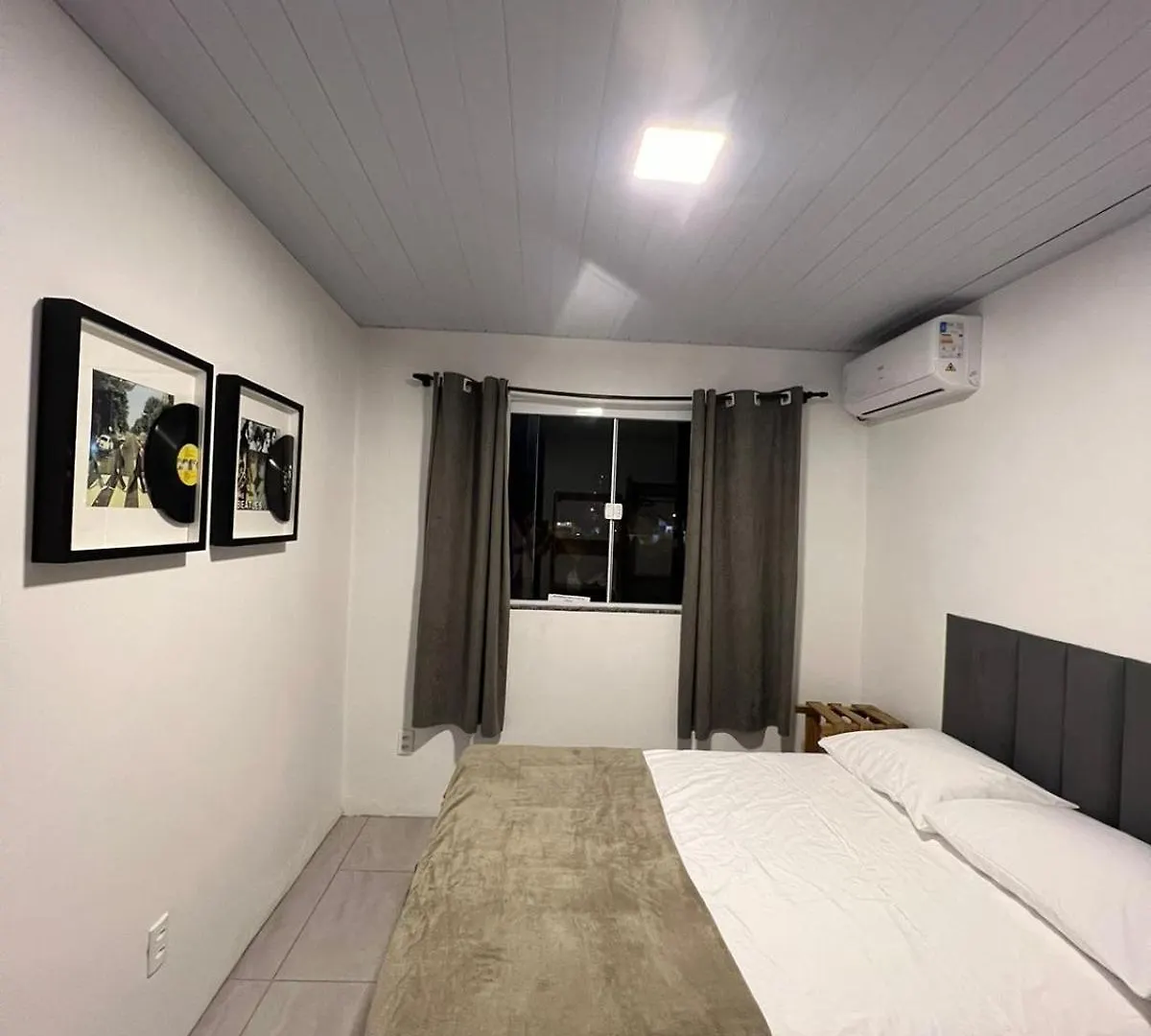 Suite Com Bwc Privativo Com Ar Ao Lado Da Vila Germanica Oktoberfest Blumenau Brazylia